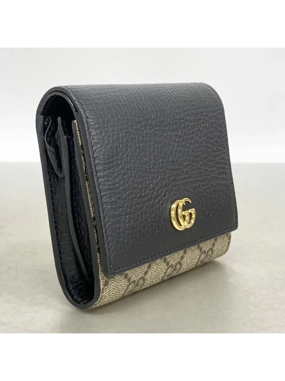 Gucci wallet gg